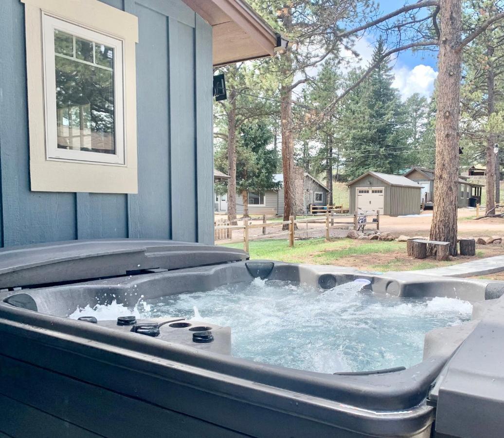 Black Bear Cabin With Hot Tub Woodland Park Exterior photo